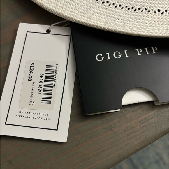 This hat has never been worn. It still has the tags attached. - Picture 3 of 4